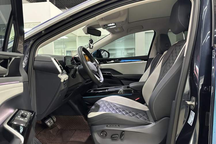 Used Volkswagen ID.6 CROZZ 2022 Long-Range Lite PRO Edition Interior 3