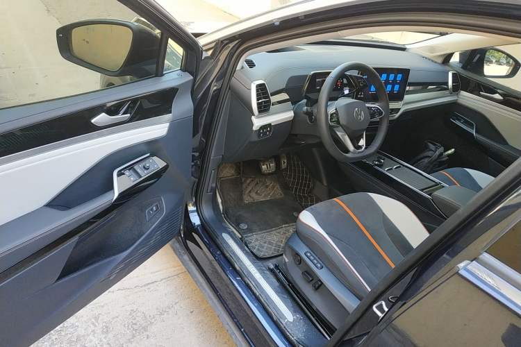 Used Volkswagen ID.6 CROZZ 2022 Long-Range PRO Edition Interior 3