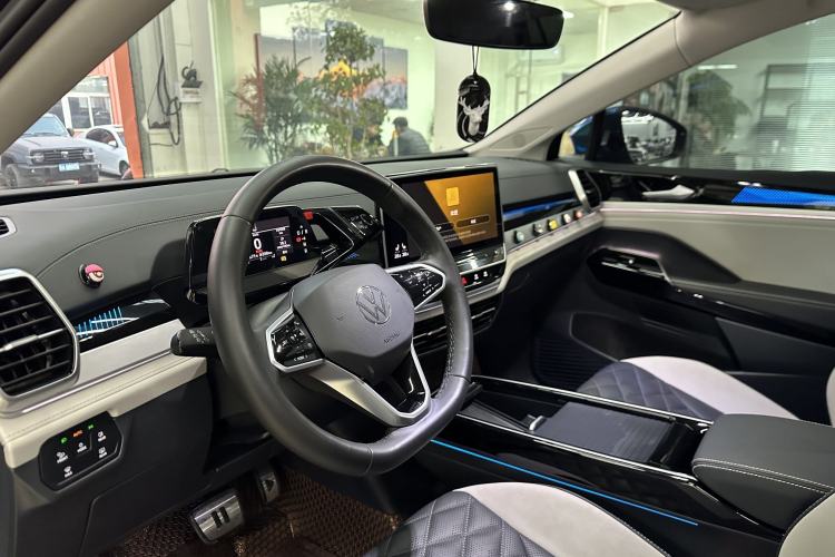 Used Volkswagen ID.6 CROZZ 2022 Long-Range Lite PRO Edition Interior 4
