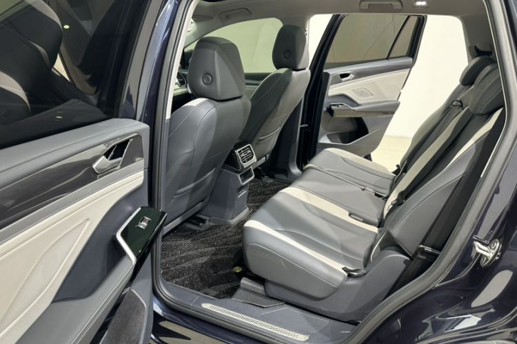 Used Volkswagen ID.6 CROZZ 2022 Standard Range PURE Edition Interior 5