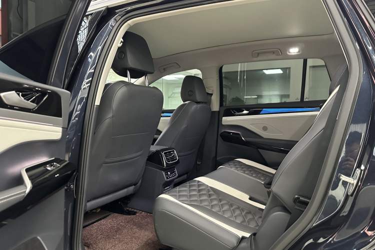 Used Volkswagen ID.6 CROZZ 2022 Long-Range Lite PRO Edition Interior 6