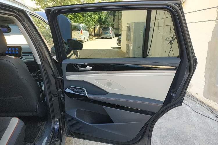 Used Volkswagen ID.6 CROZZ 2022 Long-Range PRO Edition Interior 6