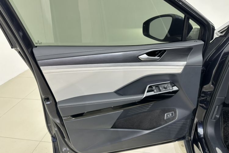 Used Volkswagen ID.6 CROZZ 2022 Standard Range PURE Edition Interior 6
