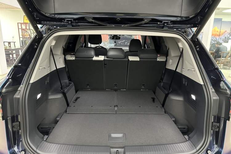 Used Volkswagen ID.6 CROZZ 2022 Long-Range Lite PRO Edition Interior 7