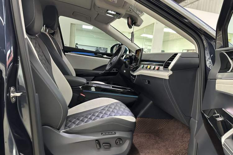 Used Volkswagen ID.6 CROZZ 2022 Long-Range Lite PRO Edition Interior 8