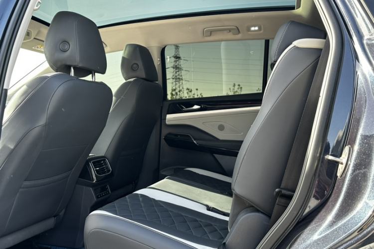 Used Volkswagen ID.6 CROZZ 2022 Long-Range Lite PRO Edition Interior 8