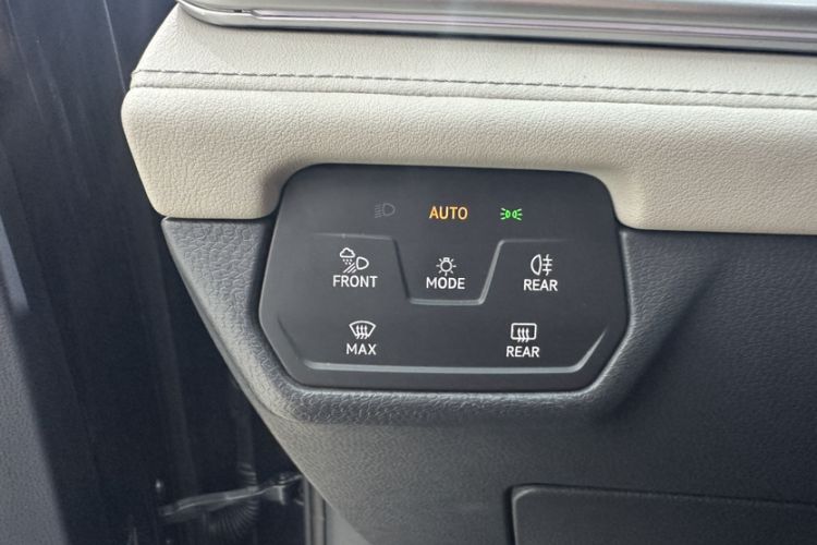 Used Volkswagen ID.6 CROZZ 2022 Standard Range PURE Edition Interior 9