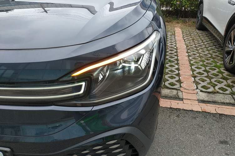 Used Volkswagen ID.6 CROZZ 2022 Long-Range PRO Edition Left Front Headlight