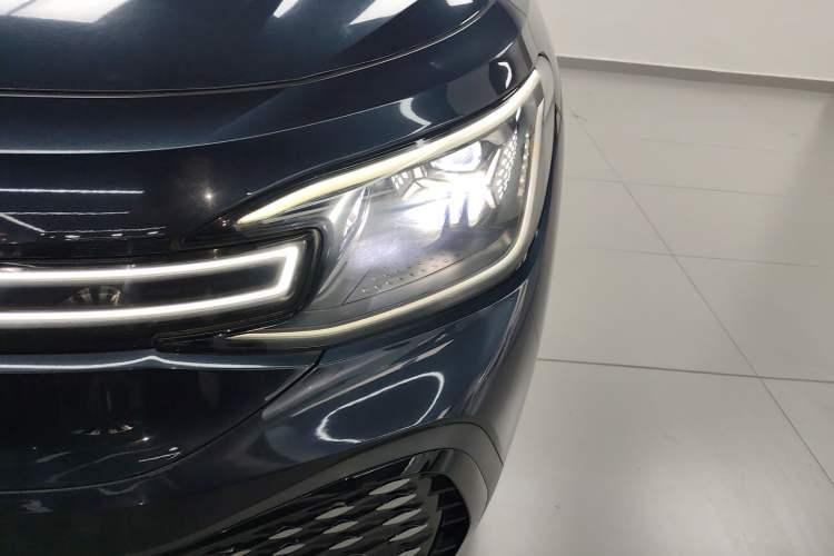 Used Volkswagen ID.6 CROZZ 2022 Long-Range PRO Edition Left Front Headlight