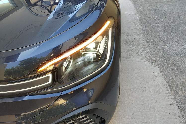 Used Volkswagen ID.6 CROZZ 2022 Long-Range PRO Edition Left Front Headlight