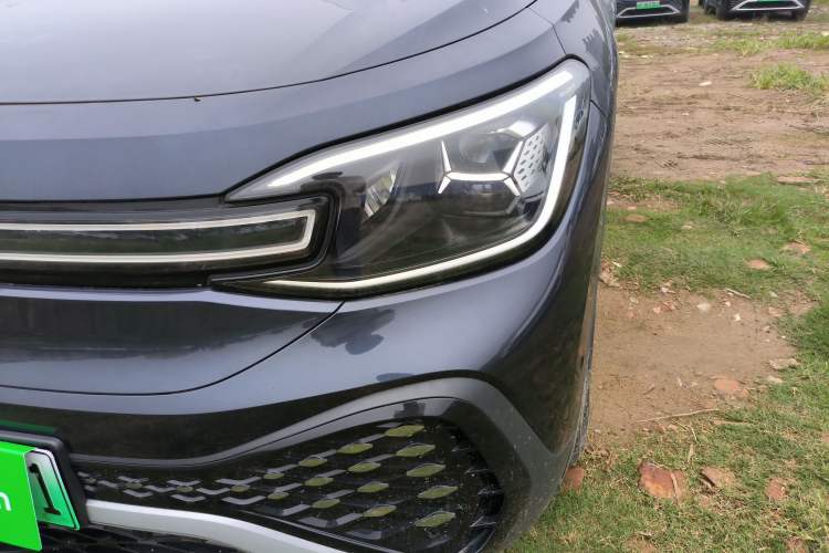 Used Volkswagen ID.6 CROZZ 2022 Long-Range PRO Edition Left Front Headlight