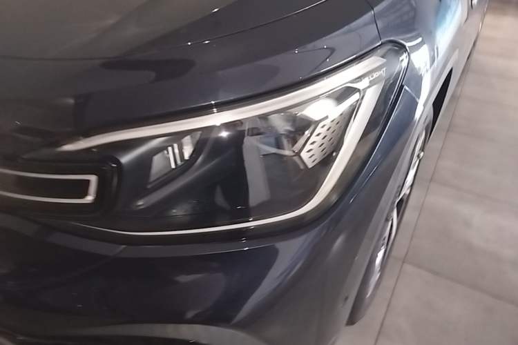 Used Volkswagen ID.6 CROZZ 2022 Long-Range PRO Edition Left Front Headlight