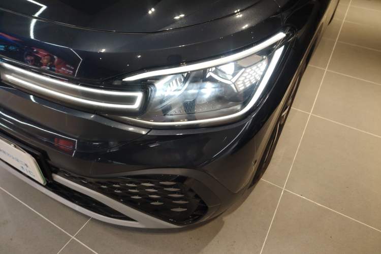 Used Volkswagen ID.6 CROZZ 2022 Long-Range PRO Edition Left Front Headlight