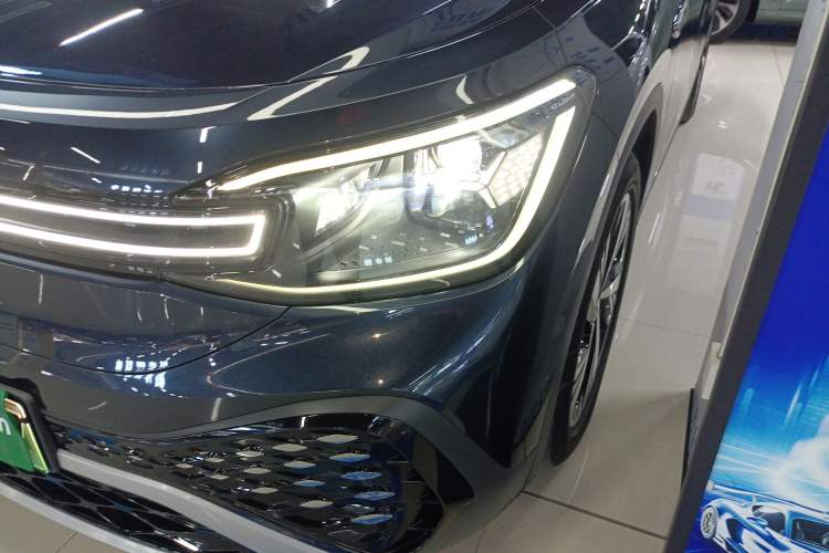 Used Volkswagen ID.6 CROZZ 2022 Long-Range PRO Edition Left Front Headlight