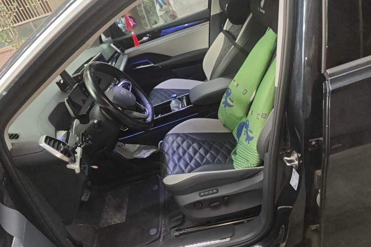 Used Volkswagen ID.6 CROZZ 2022 Long-Range PRO Edition Left Front Seat