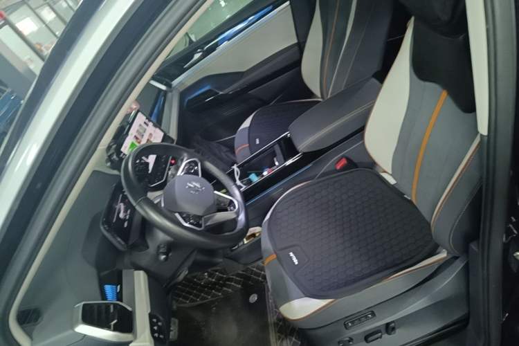 Used Volkswagen ID.6 CROZZ 2022 Long-Range PRO Edition Left Front Seat