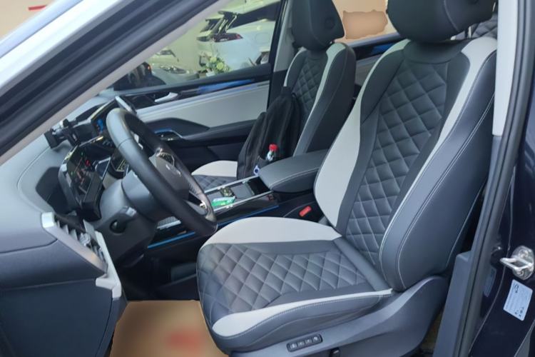 Used Volkswagen ID.6 CROZZ 2022 Long-Range Lite PRO Edition Left Front Seat