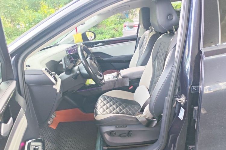 Used Volkswagen ID.6 CROZZ 2022 Long-Range PRO Edition Left Front Seat