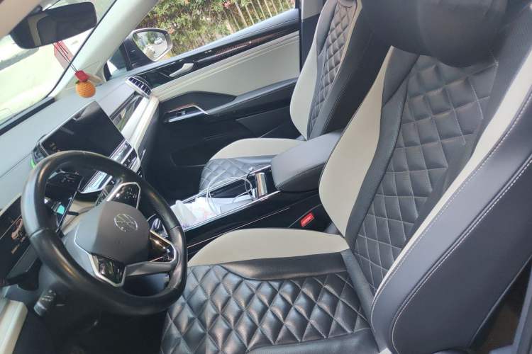 Used Volkswagen ID.6 CROZZ 2022 Long-Range PRO Edition Left Front Seat