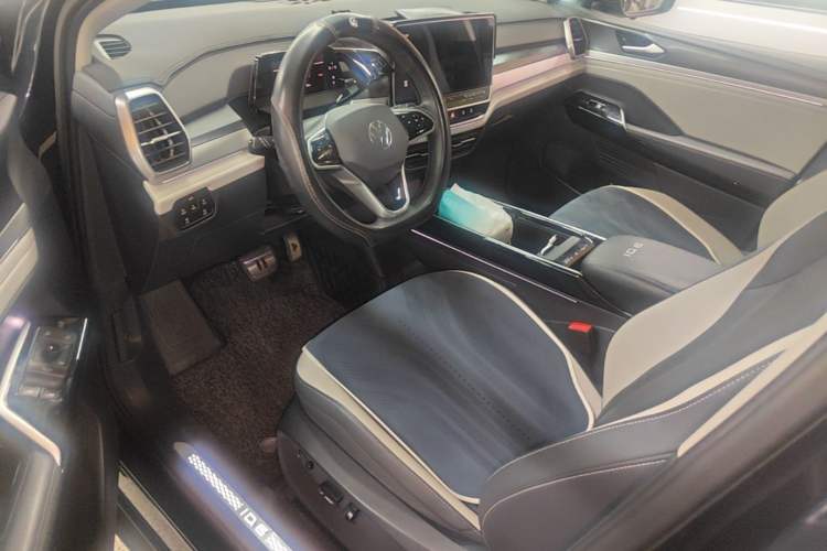 Used Volkswagen ID.6 CROZZ 2022 Long-Range PURE+ Edition Left Front Seat