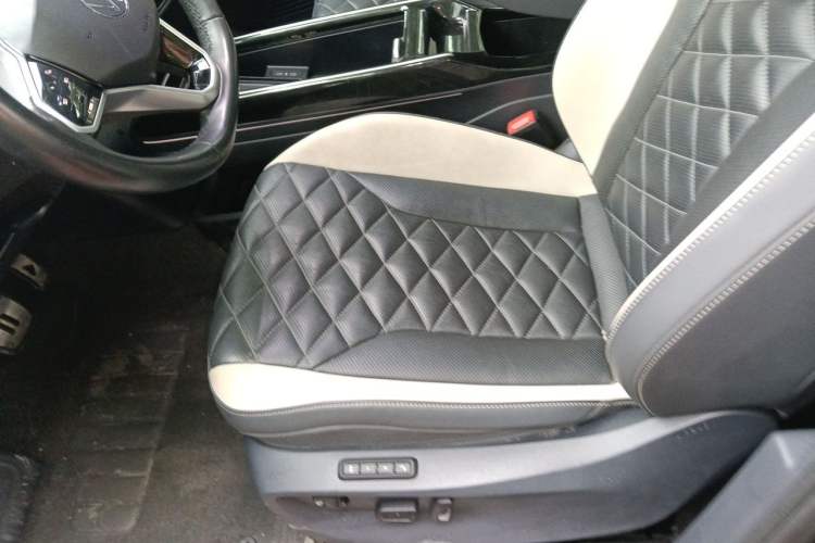 Used Volkswagen ID.6 CROZZ 2022 Long-Range PRO Edition Left Front Seat