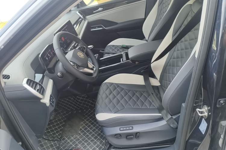 Used Volkswagen ID.6 CROZZ 2022 Long-Range PRO Edition Left Front Seat