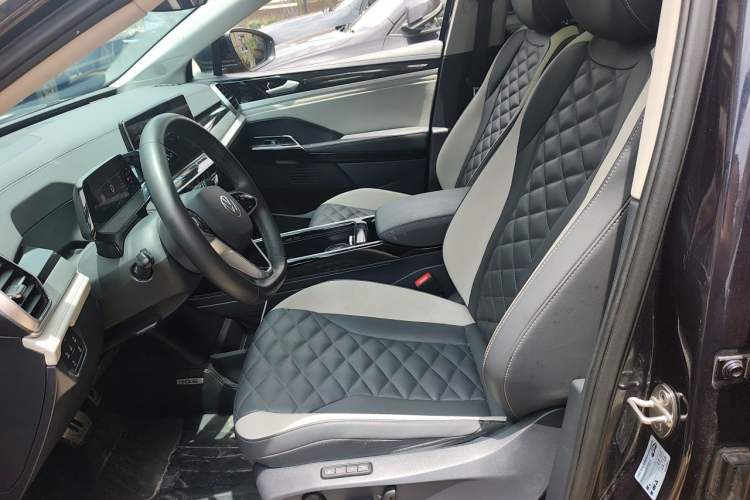 Used Volkswagen ID.6 CROZZ 2022 Long-Range PRO Edition Left Front Seat
