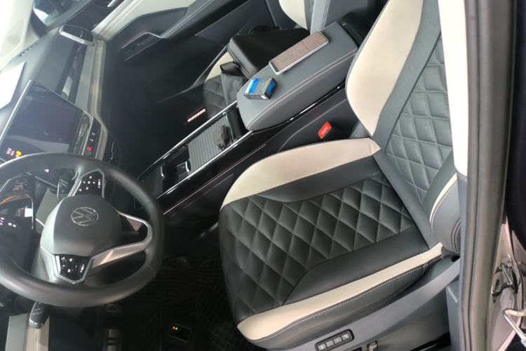 Used Volkswagen ID.6 CROZZ 2022 Long-Range PRO Edition Left Front Seat