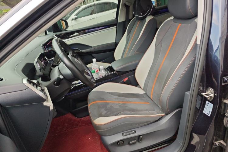 Used Volkswagen ID.6 CROZZ 2022 High-Performance PRIME Edition Left Front Seat