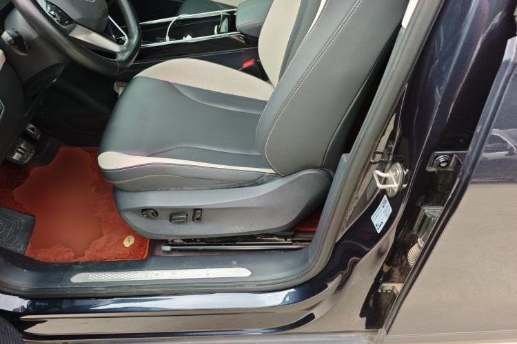Used Volkswagen ID.6 CROZZ 2022 Long-Range PURE+ Edition Left Front Seat