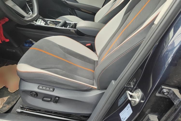 Used Volkswagen ID.6 CROZZ 2022 Long-Range PRO Edition Left Front Seat
