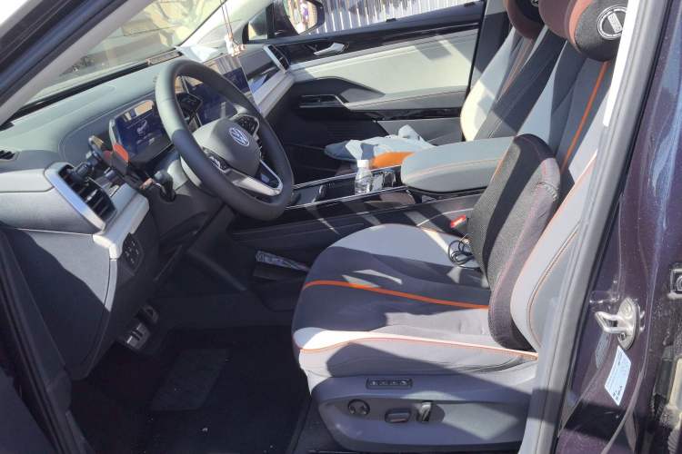 Used Volkswagen ID.6 CROZZ 2022 Long-Range PRO Edition Left Front Seat