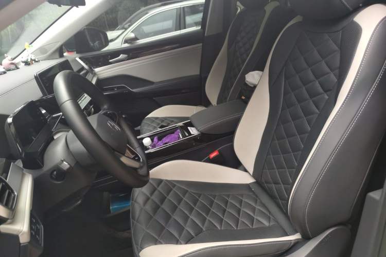 Used Volkswagen ID.6 CROZZ 2022 Long-Range PRO Edition Left Front Seat