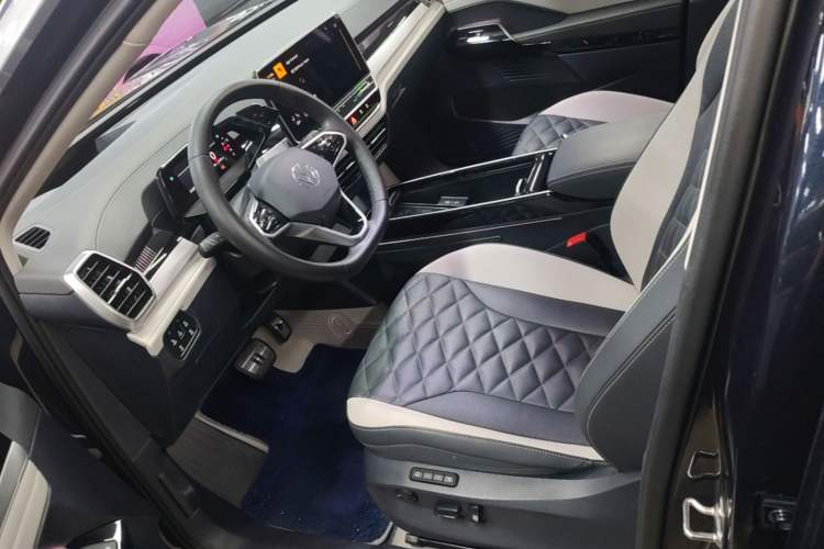 Used Volkswagen ID.6 CROZZ 2022 Long-Range PRO Edition Left Front Seat
