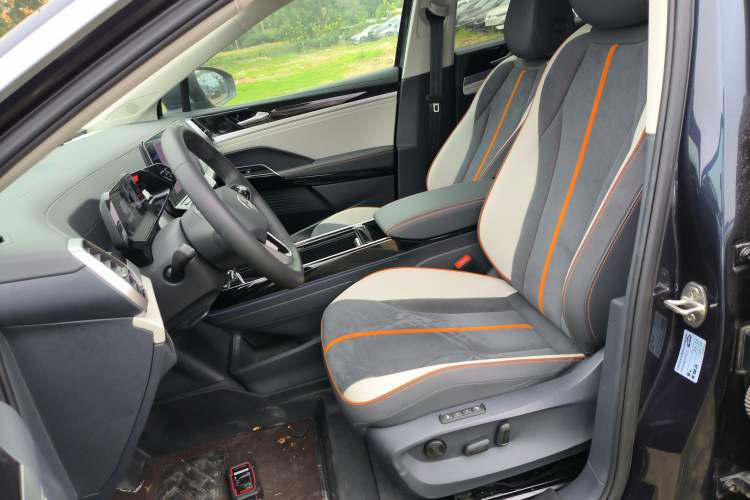 Used Volkswagen ID.6 CROZZ 2022 Long-Range PRO Edition Left Front Seat