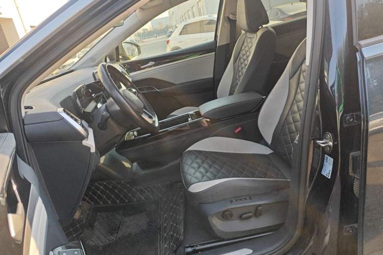 Used Volkswagen ID.6 CROZZ 2022 Long-Range PRO Edition Left Front Seat