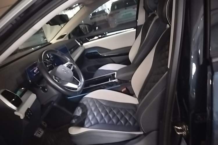 Used Volkswagen ID.6 CROZZ 2022 Long-Range PRO Edition Left Front Seat