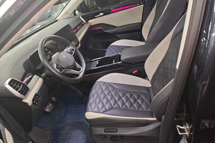 Used Volkswagen ID.6 CROZZ 2022 Long-Range Lite PRO Edition Left Front Seat