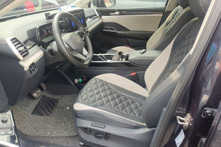 Used Volkswagen ID.6 CROZZ 2022 Long-Range PRO Edition Left Front Seat