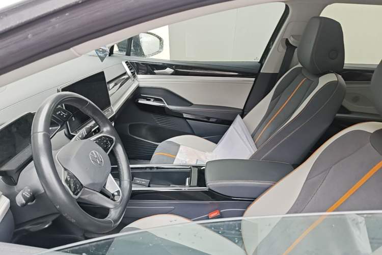 Used Volkswagen ID.6 CROZZ 2022 Long-Range PRO Edition Left Front Seat