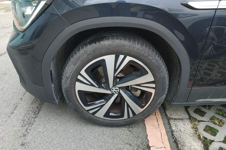 Used Volkswagen ID.6 CROZZ 2022 Long-Range PRO Edition Left Front Wheel Hub