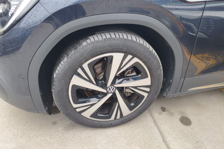Used Volkswagen ID.6 CROZZ 2022 Long-Range PRO Edition Left Front Wheel Hub