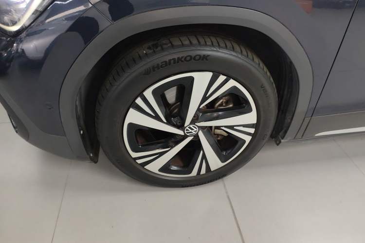 Used Volkswagen ID.6 CROZZ 2022 Long-Range PRO Edition Left Front Wheel Hub