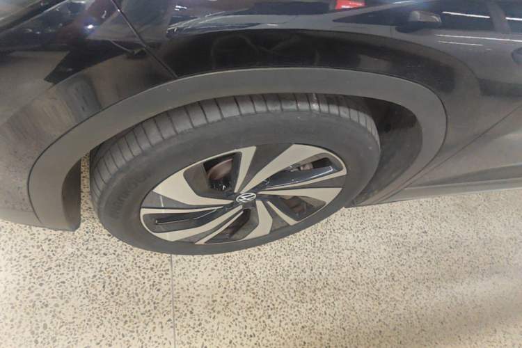 Used Volkswagen ID.6 CROZZ 2022 Long-Range PURE+ Edition Left Front Wheel Hub