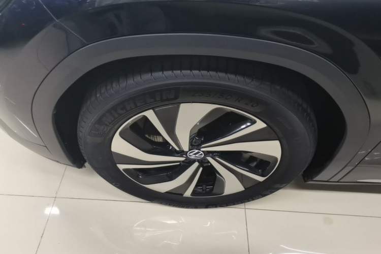 Used Volkswagen ID.6 CROZZ 2022 Standard Range PURE Edition Left Front Wheel Hub