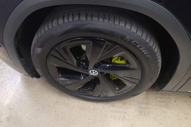 Used Volkswagen ID.6 CROZZ 2022 Long-Range PRO Edition Left Front Wheel Hub