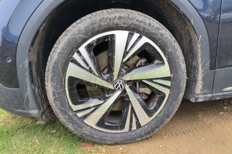 Used Volkswagen ID.6 CROZZ 2022 Long-Range PRO Edition Left Front Wheel Hub