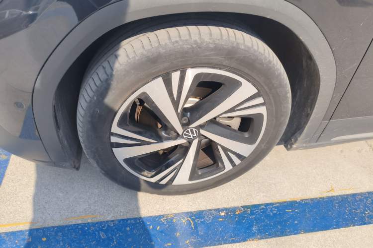 Used Volkswagen ID.6 CROZZ 2022 Long-Range PRO Edition Left Front Wheel Hub