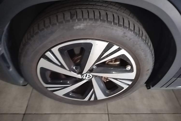 Used Volkswagen ID.6 CROZZ 2022 Long-Range PRO Edition Left Front Wheel Hub