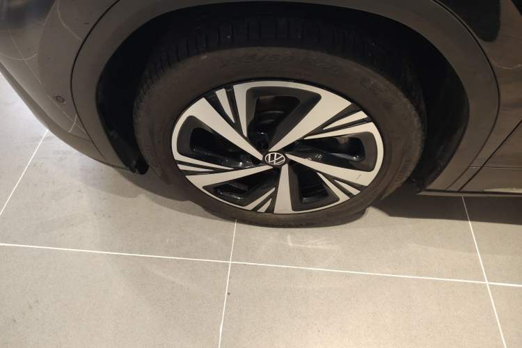 Used Volkswagen ID.6 CROZZ 2022 Long-Range PRO Edition Left Front Wheel Hub